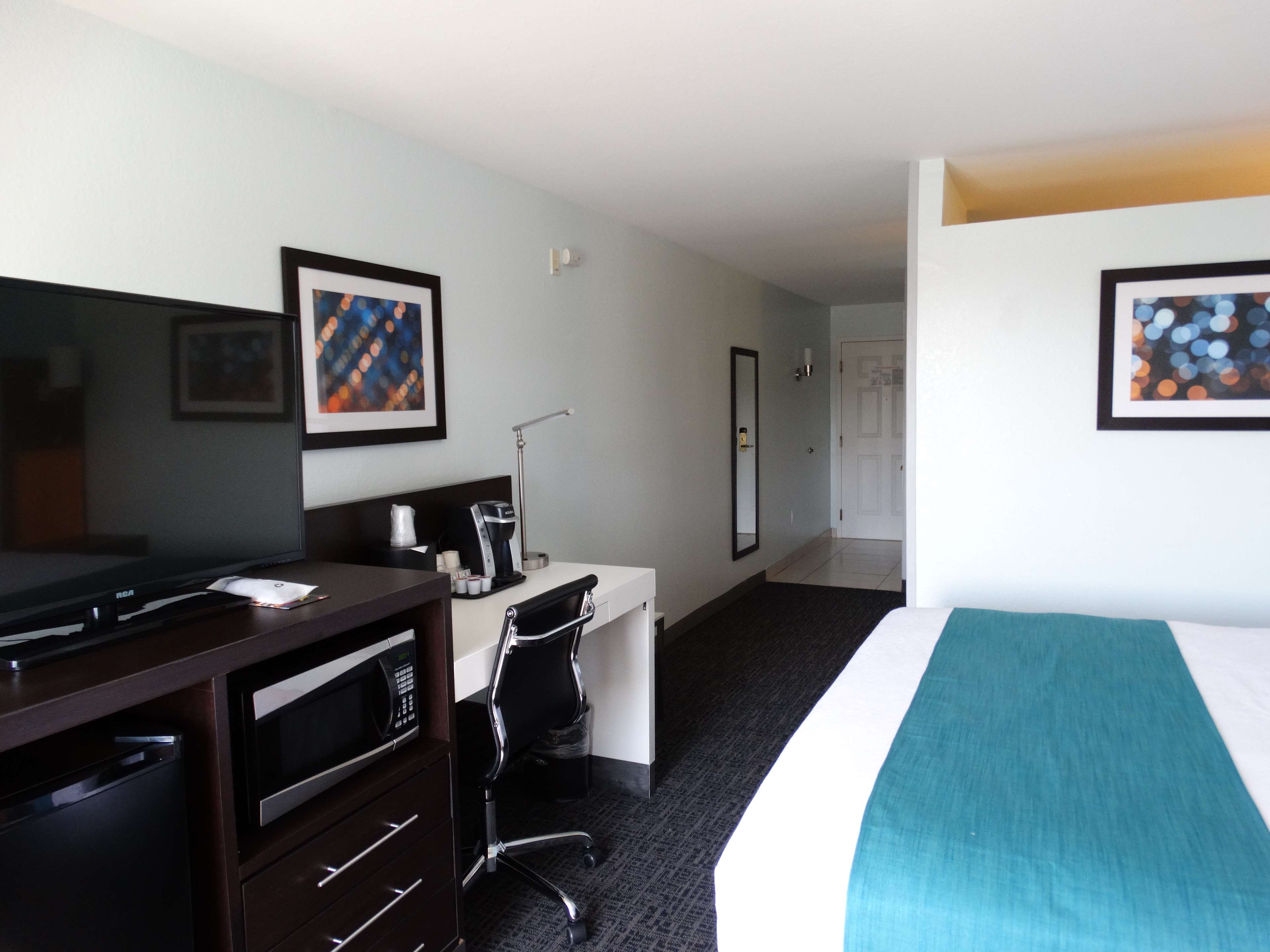 Family Suite with 1 King and 2 Twin Beds