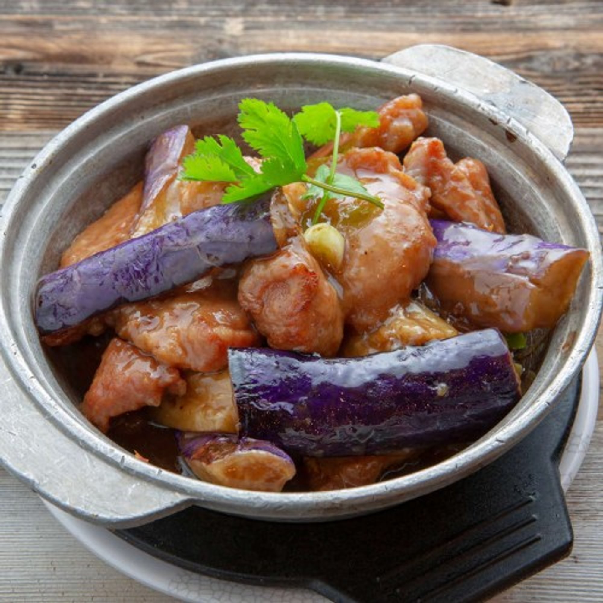 H04 Pork Chop and Eggplant Hot Pot 豬扒茄子煲