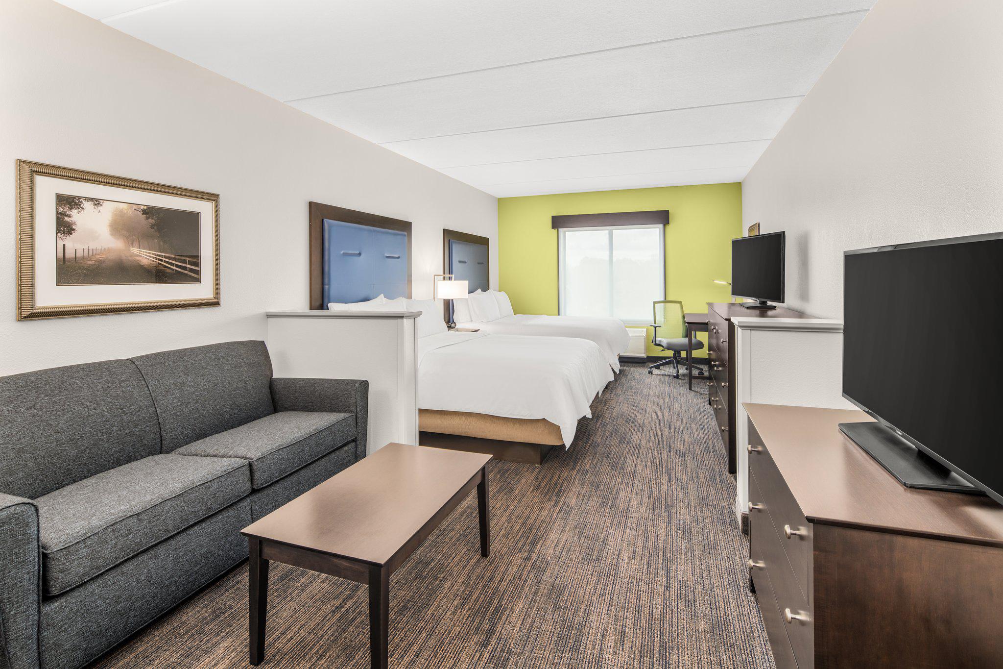 Holiday Inn Express & Suites Wilmington-Newark Photo