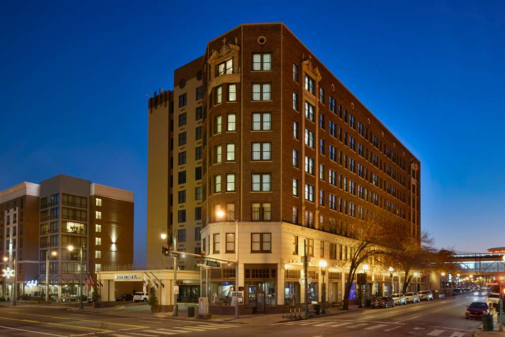 DoubleTree by Hilton Hotel Memphis Downtown Image