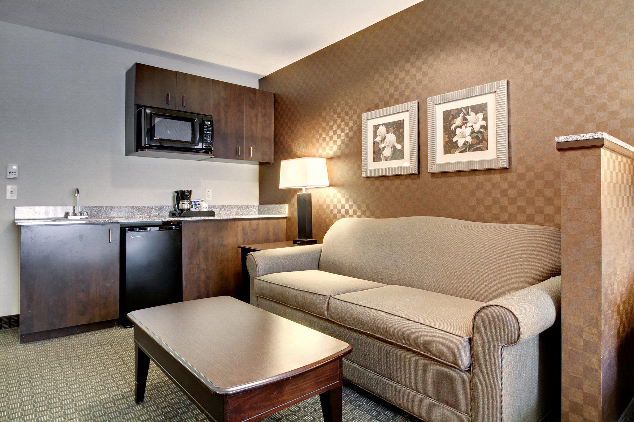 Holiday Inn Express & Suites Peru - Lasalle Area Photo