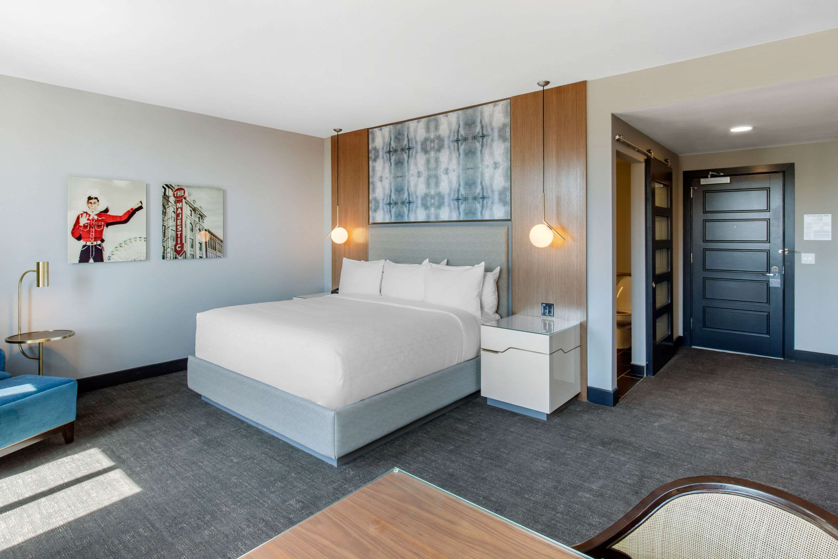 Cambria Hotel Downtown Dallas Photo