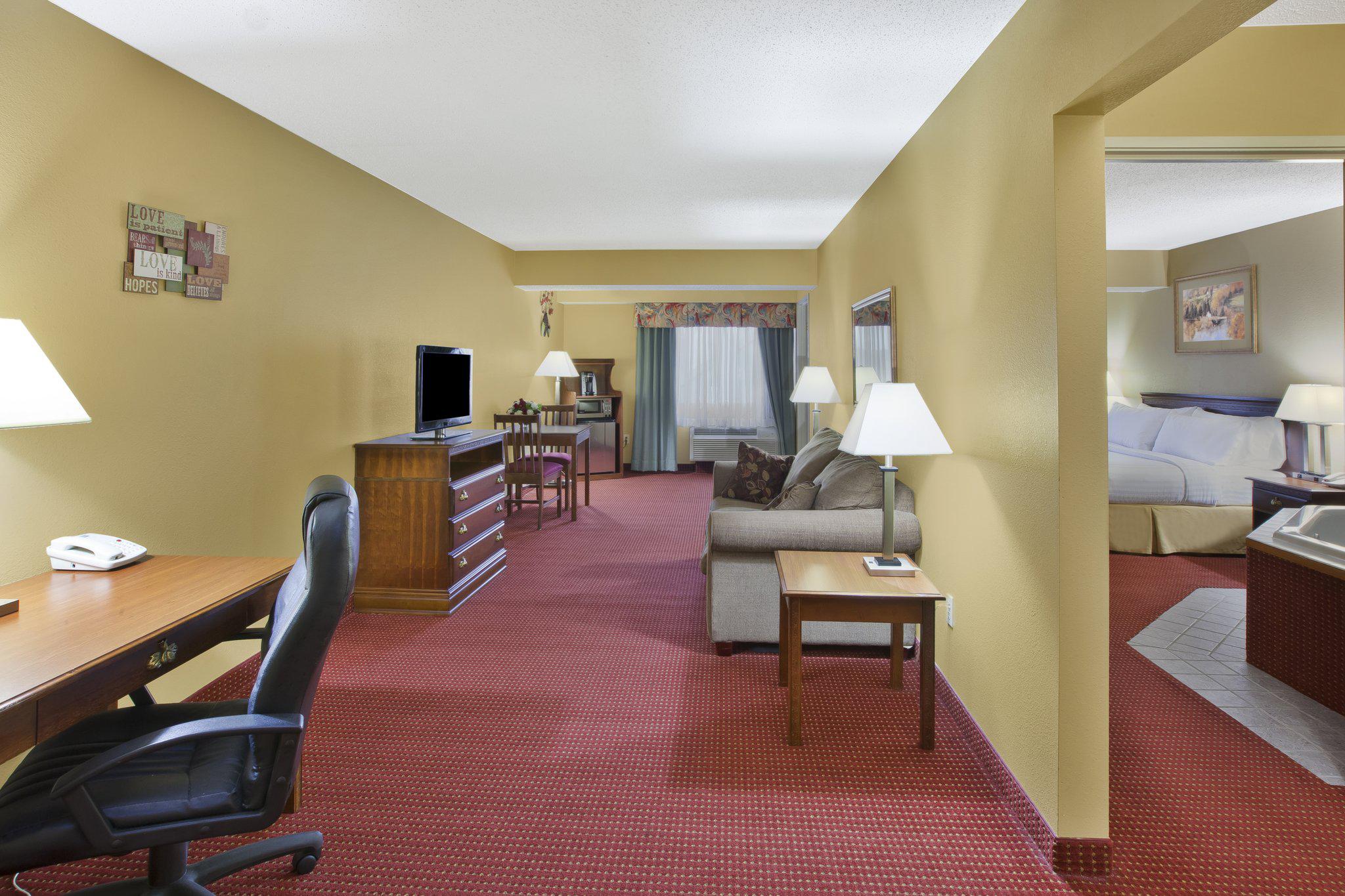 Holiday Inn Express Irwin (PA Tpk Exit 67) Photo