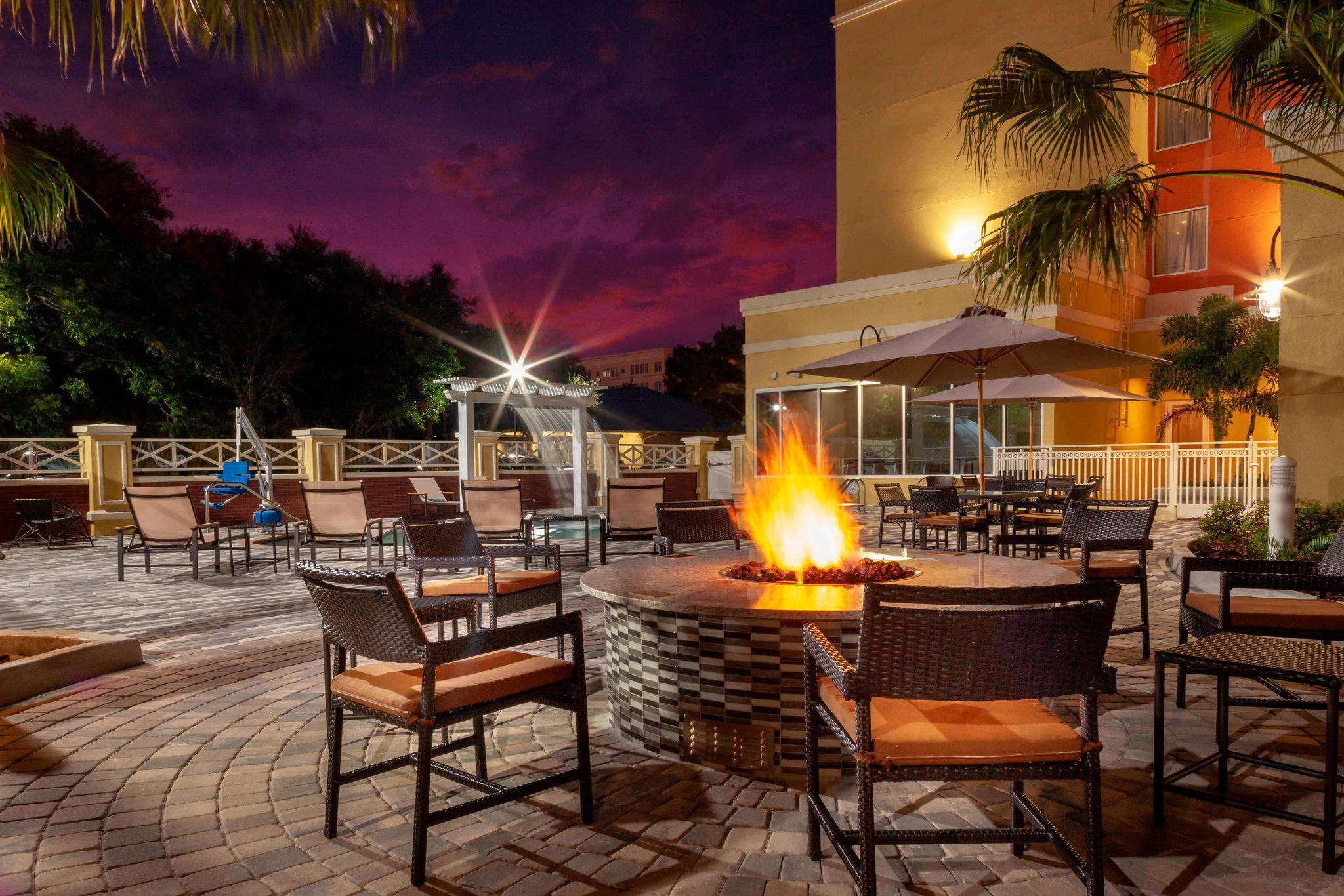 Courtyard by Marriott DeLand Historic Downtown Photo