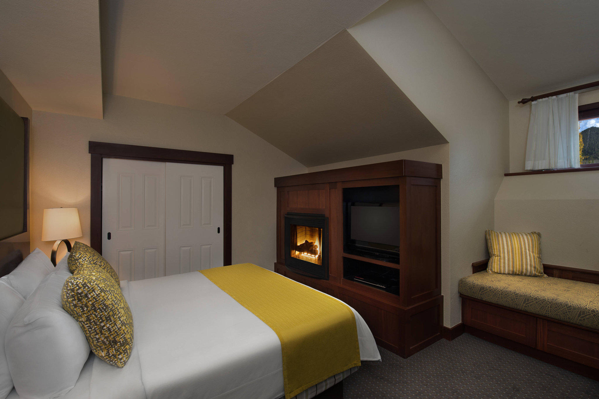 Grand Residences by Marriott, Tahoe - 1 to 3 bedrooms & Pent. Photo