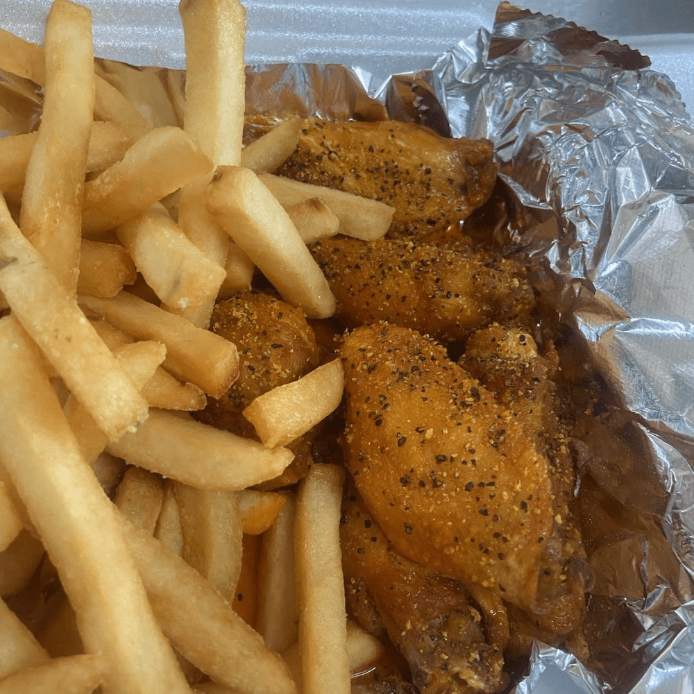 6 Wings & Fries (Daily Special)