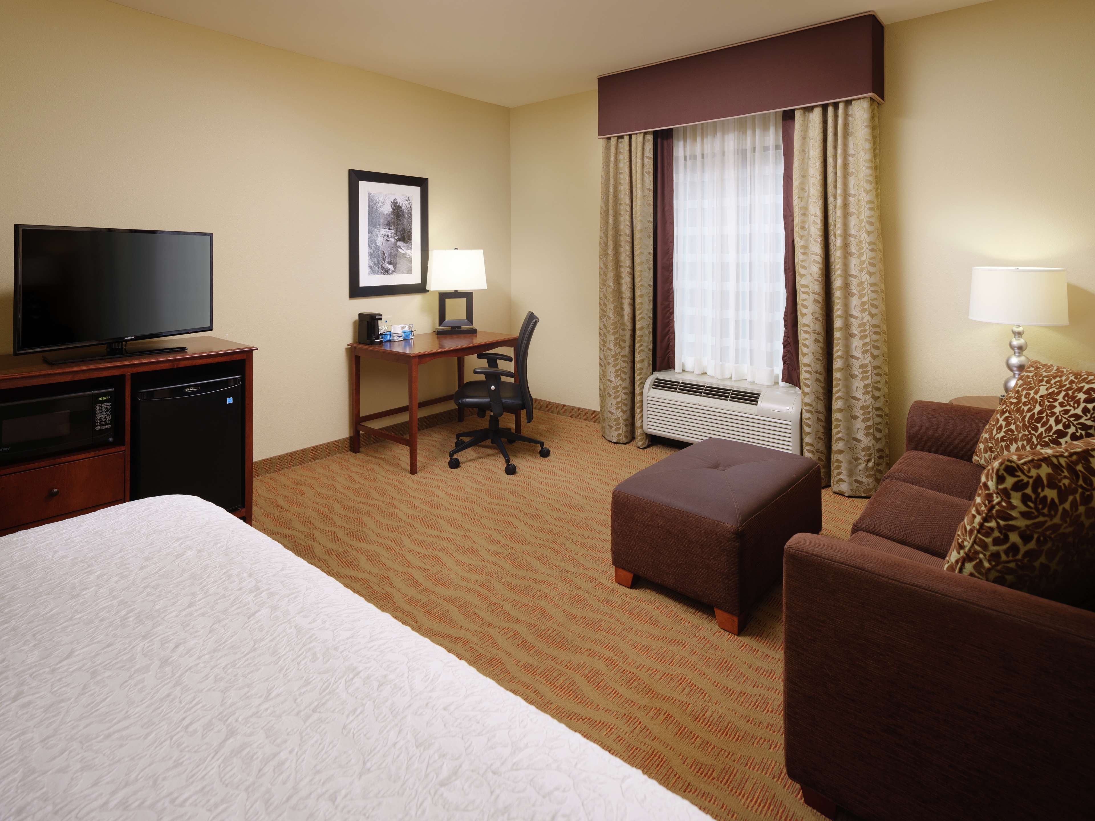 Hampton Inn Cleveland Photo