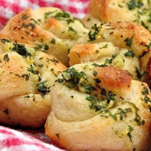 6 Garlic Knots