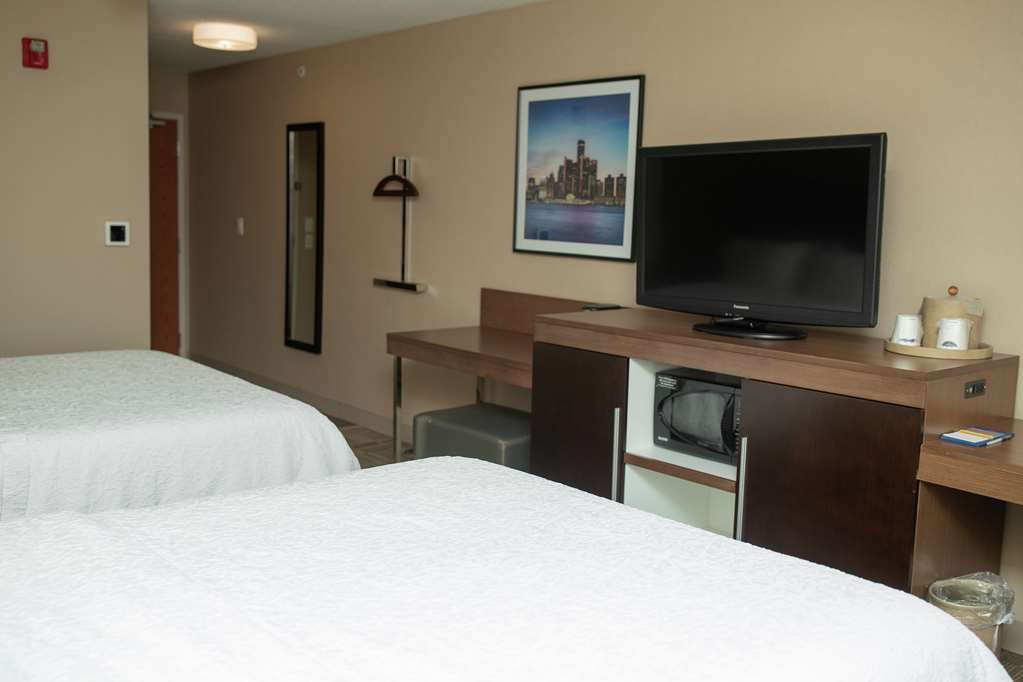 Hampton Inn Commerce Novi Image
