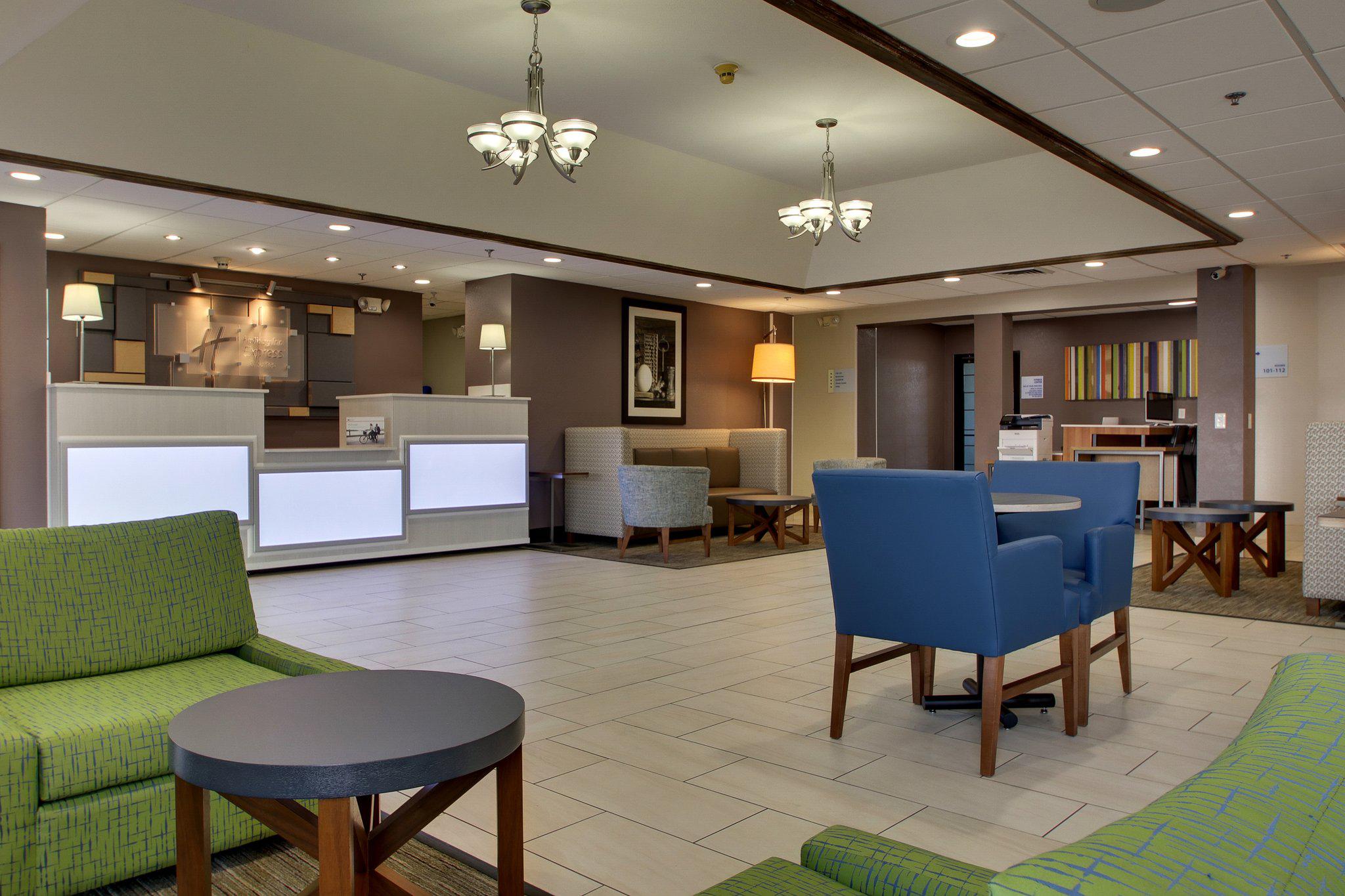 Holiday Inn Express & Suites Lebanon Photo