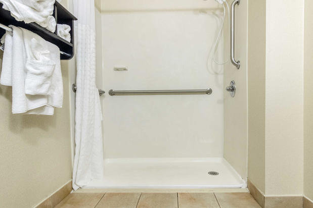 Images Comfort Suites