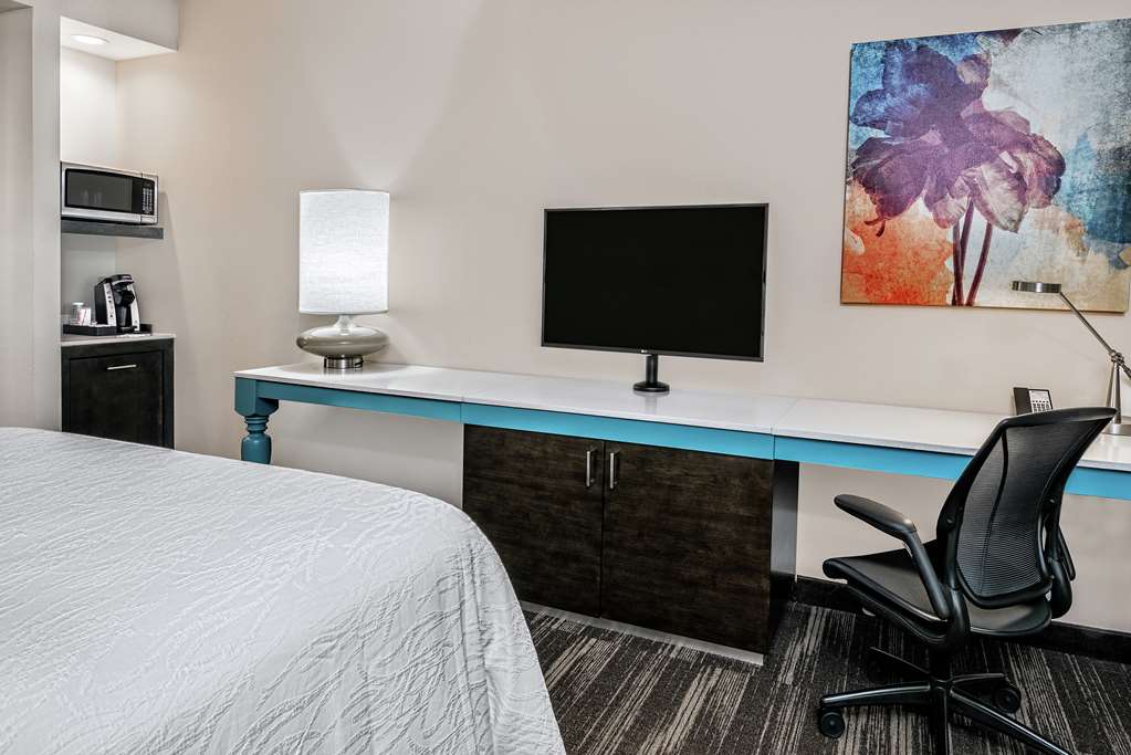 Hilton Garden Inn San Marcos Image