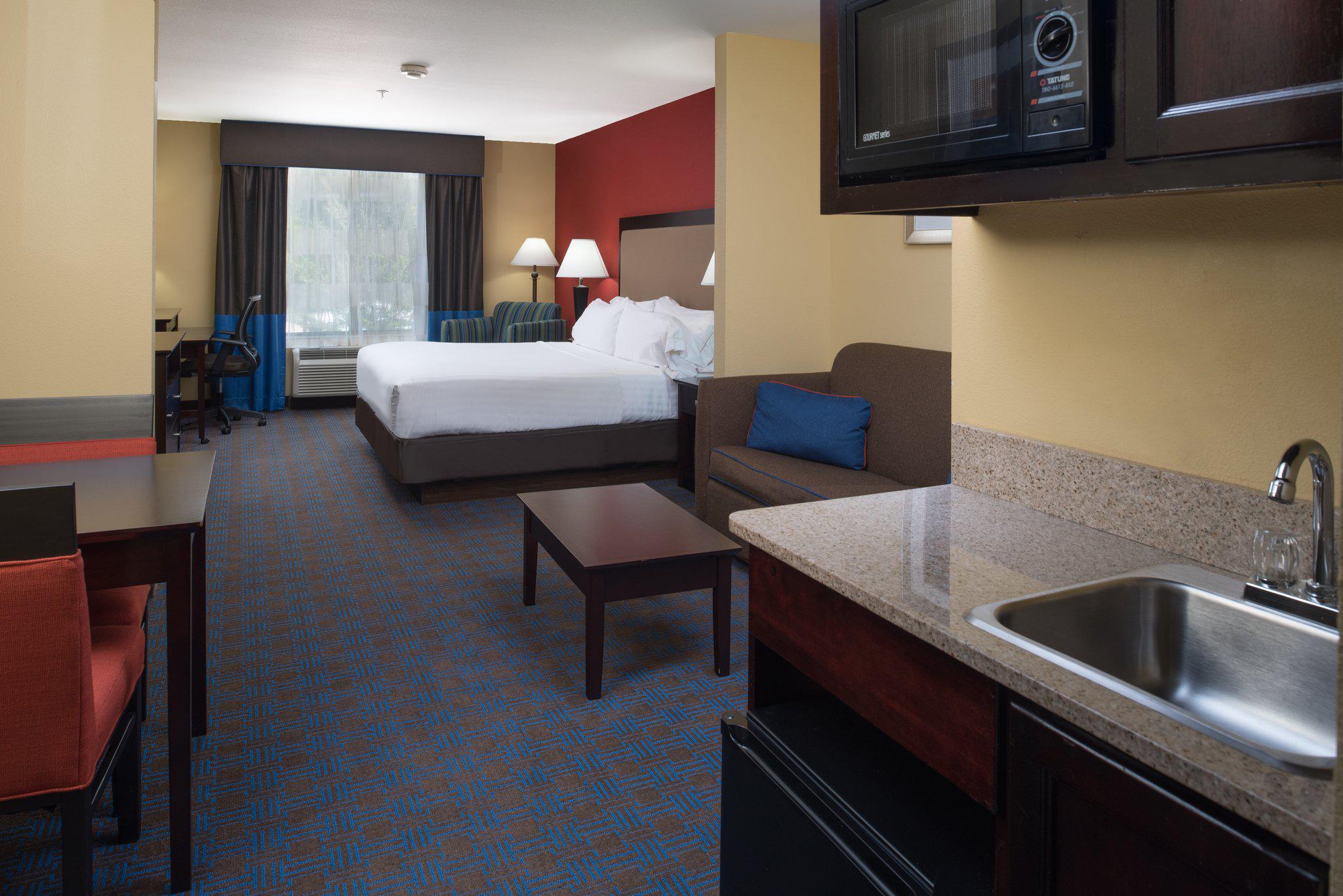 Holiday Inn Express & Suites West Monroe Photo