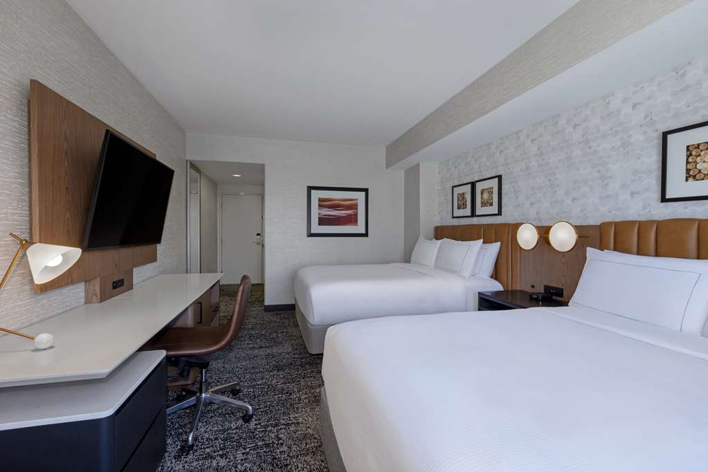 DoubleTree by Hilton Las Vegas East Flamingo Image