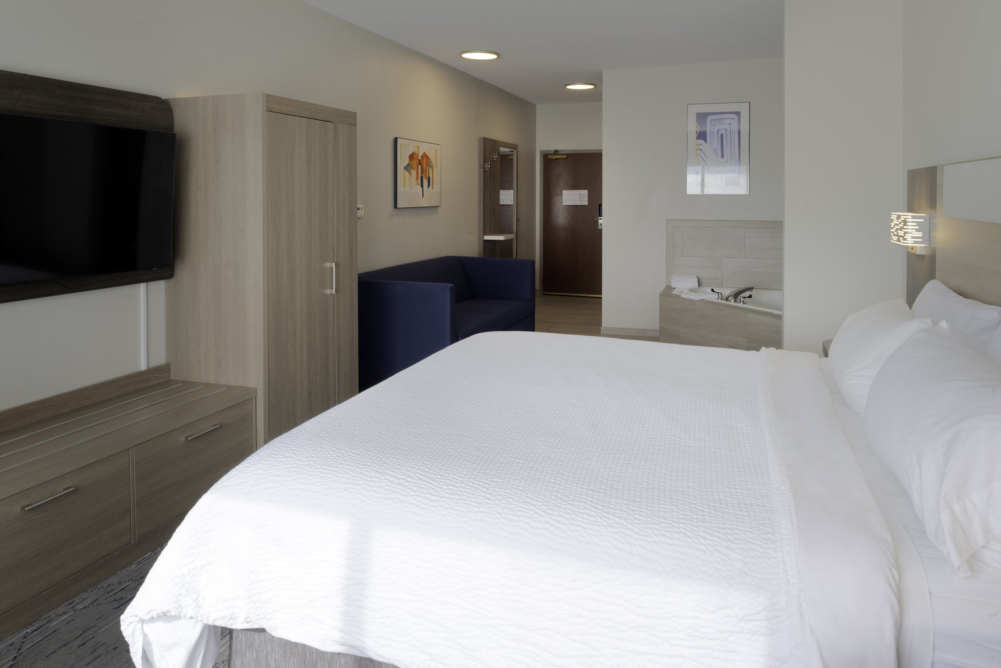 Holiday Inn Express & Suites Fort Atkinson by IHG Image