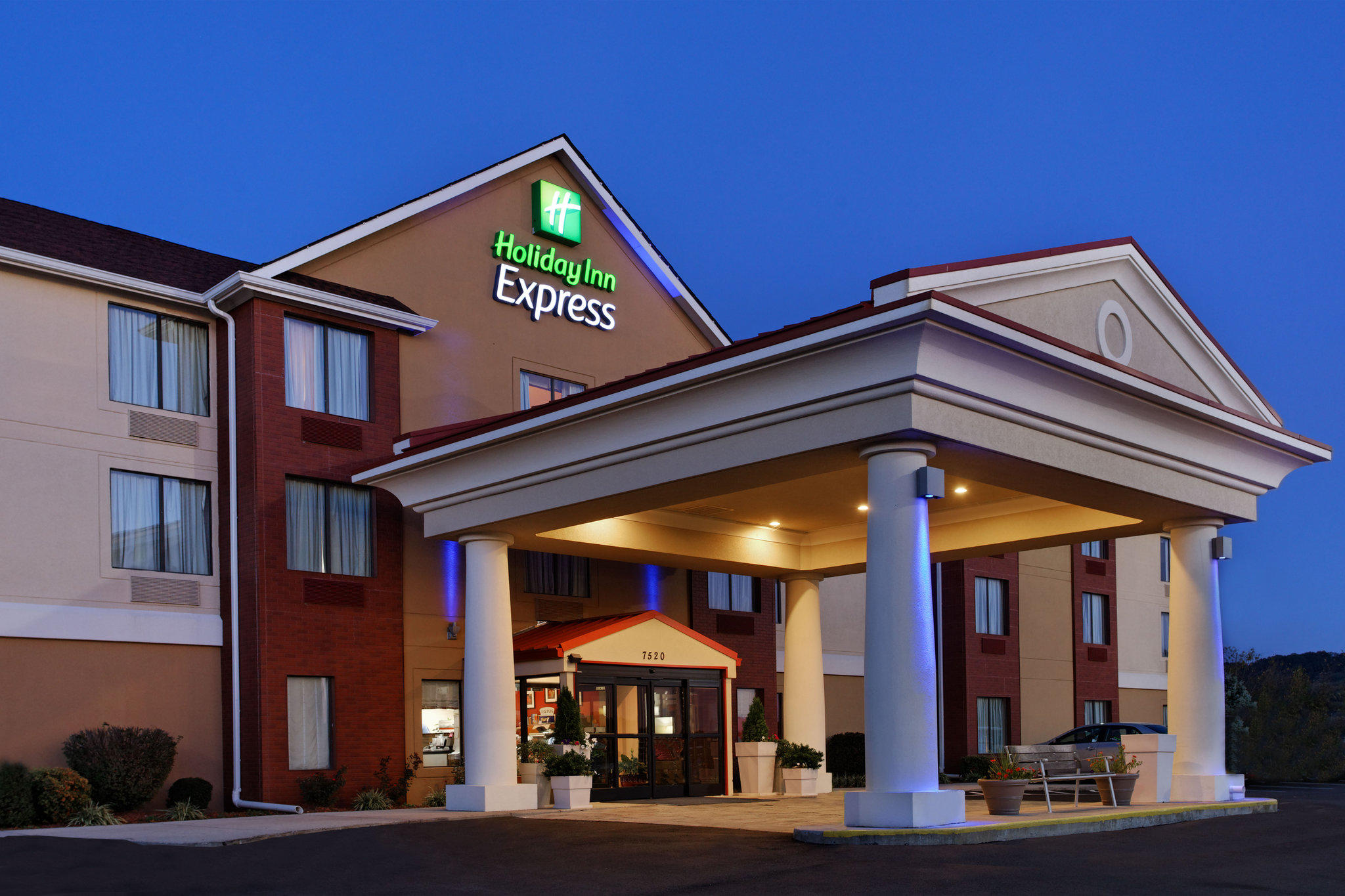 Holiday Inn Express & Suites Knoxville-North-I-75 Exit 112 Photo