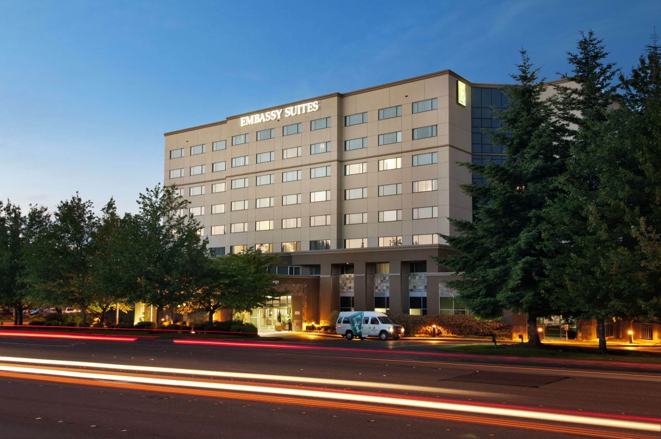 Embassy Suites by Hilton Seattle Tacoma International Airport Photo