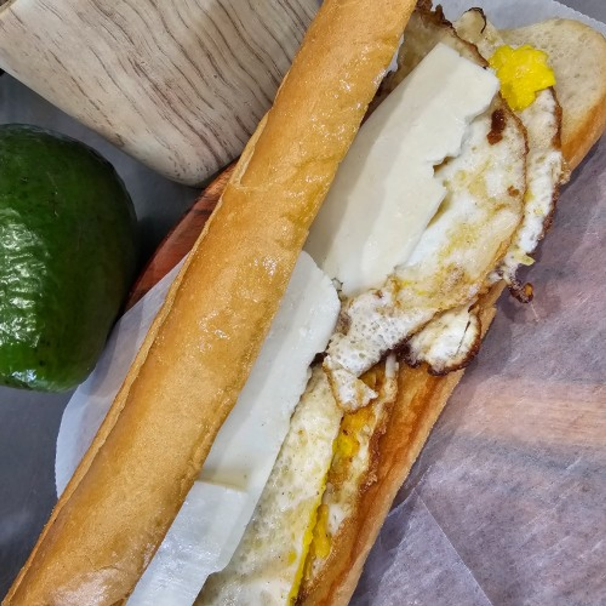 Huevo Y Queso / Egg and Cheese Sandwich