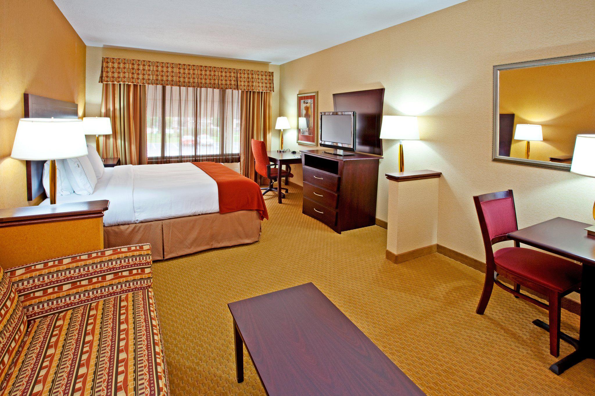 Holiday Inn Express & Suites Franklin Photo