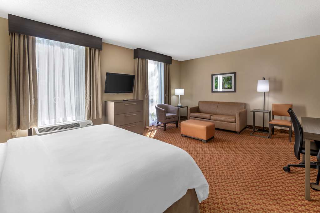 Best Western Plus Kendall Hotel & Suites Image