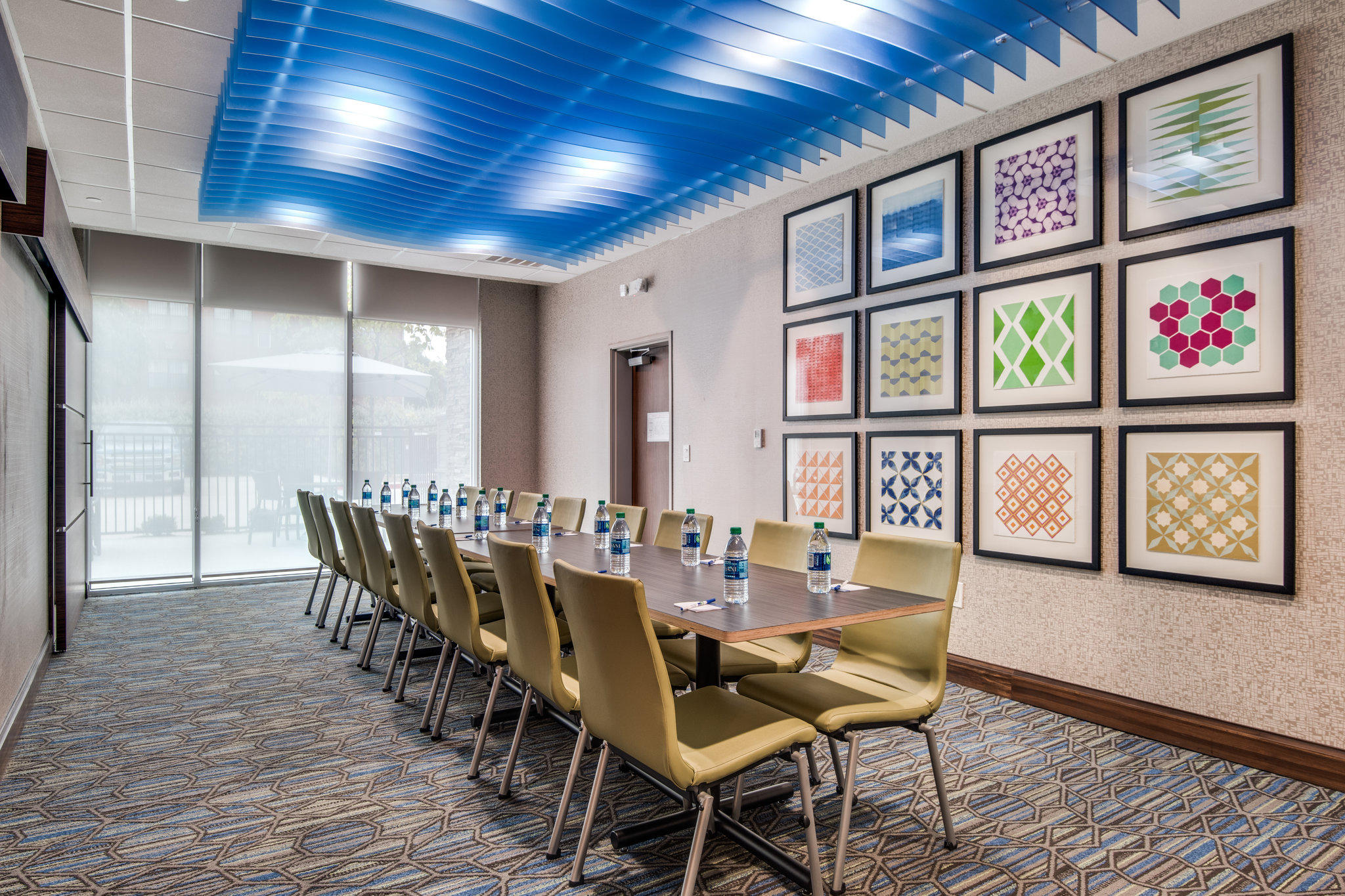 Holiday Inn Express & Suites Dallas North - Addison Photo