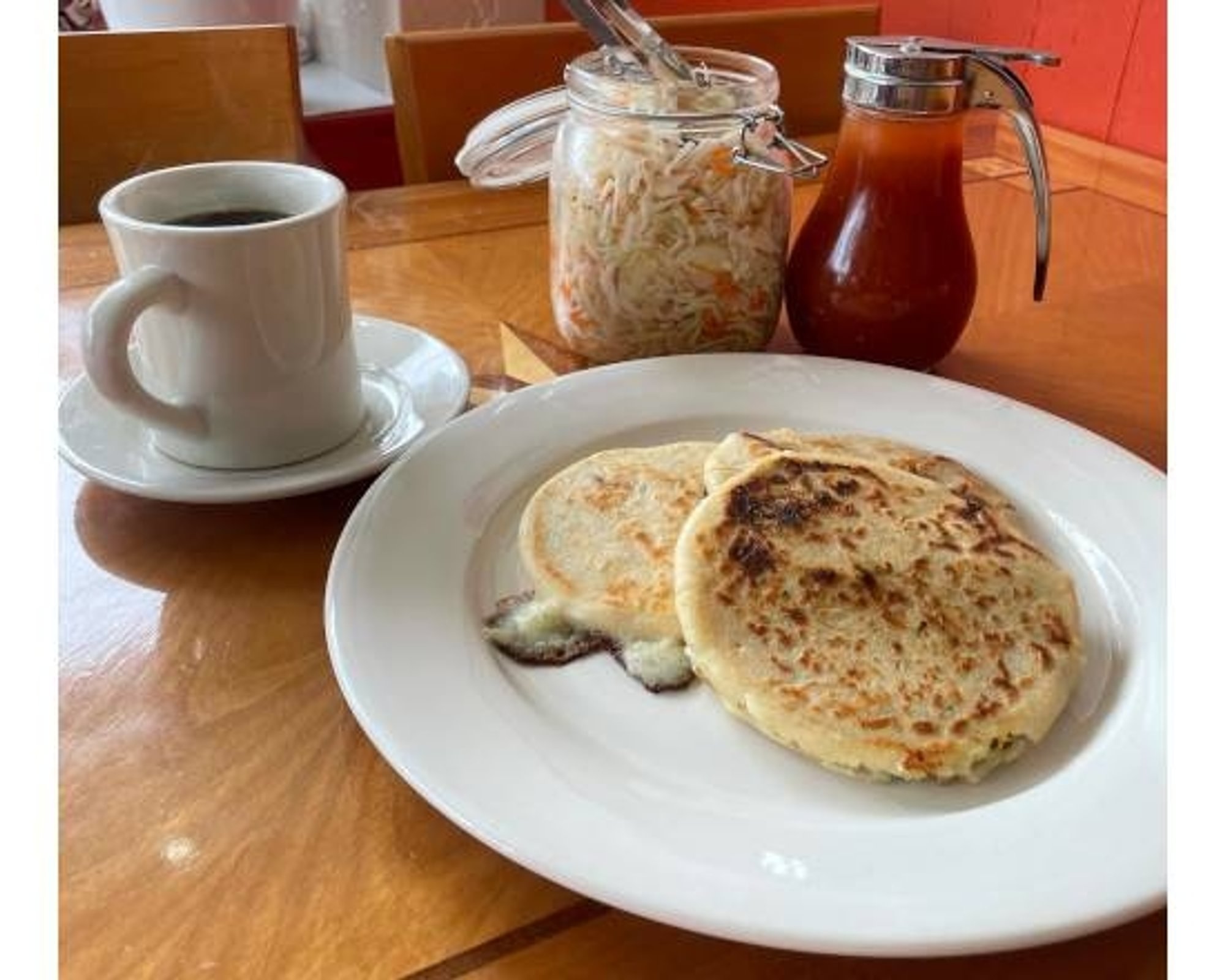 Pupusa De Queso Con Frijoles