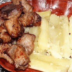 YUCA CON MASAS DE PUERCO