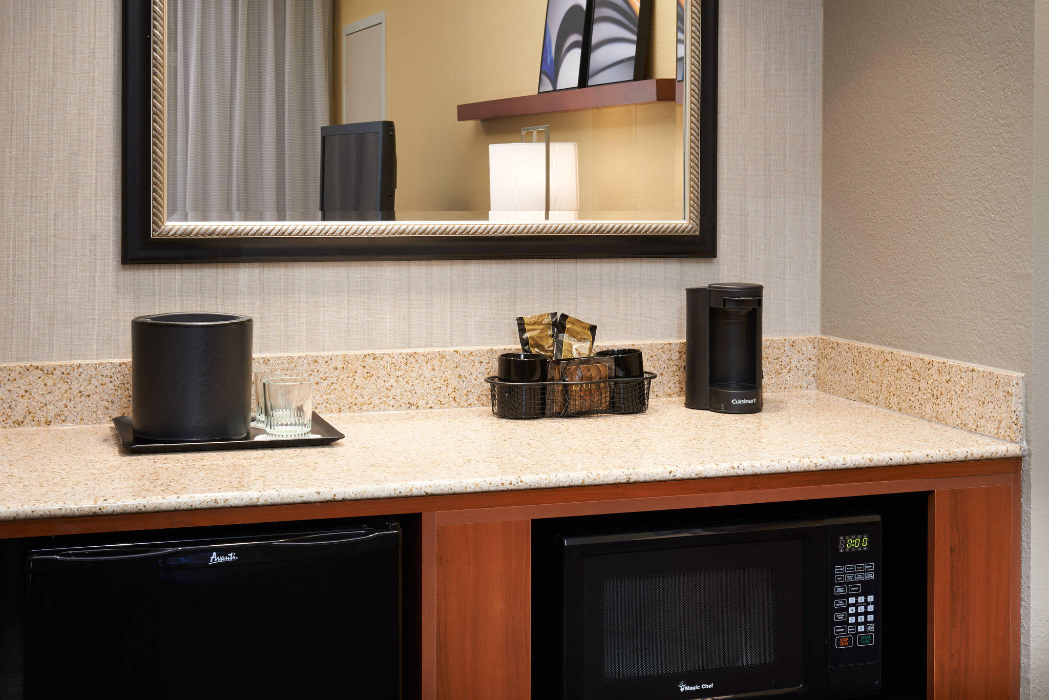 Courtyard by Marriott St. Louis Westport Plaza Photo