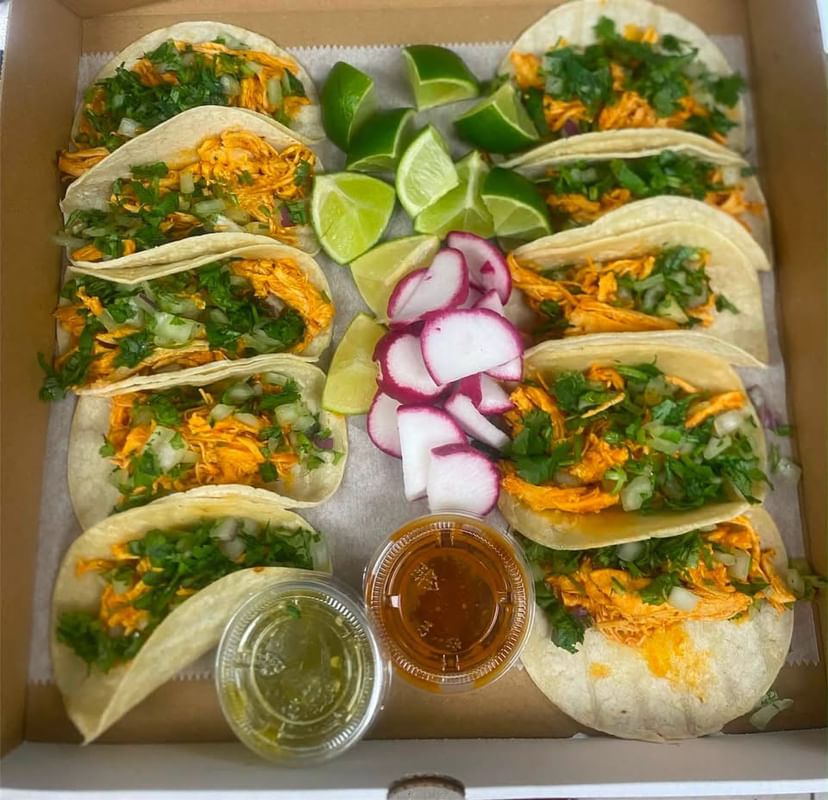 10 Small Tacos De Carnita