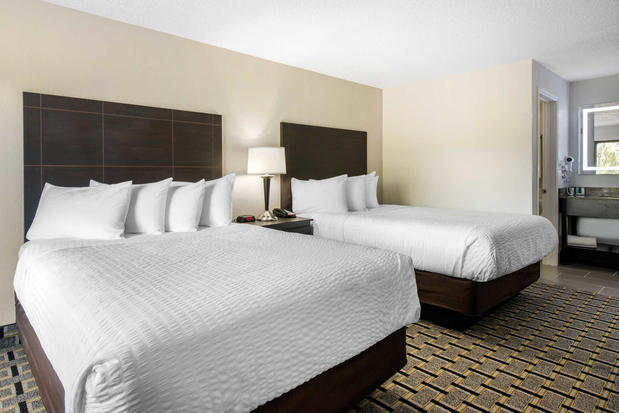 Images Clarion Inn & Suites