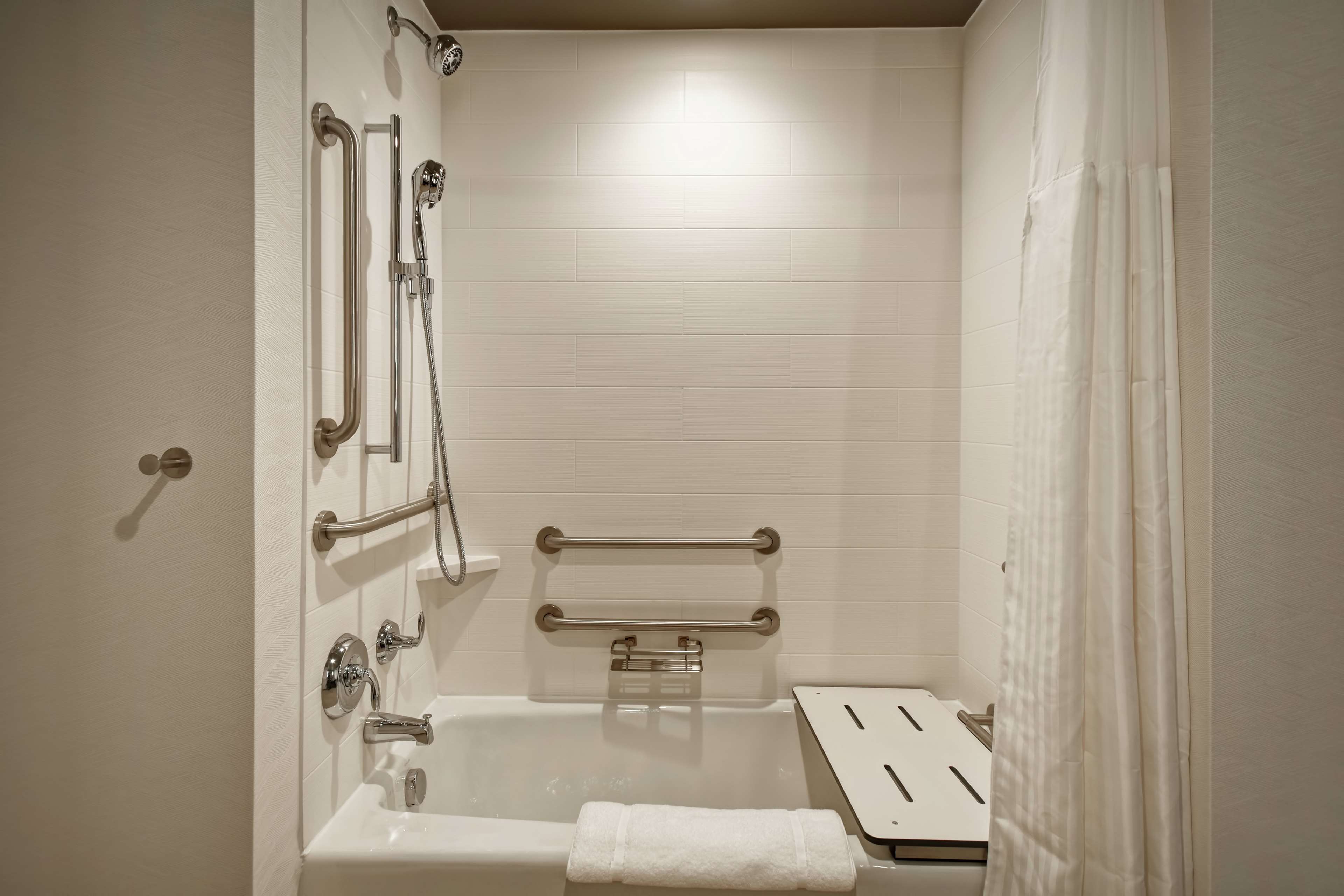 Guest room bath