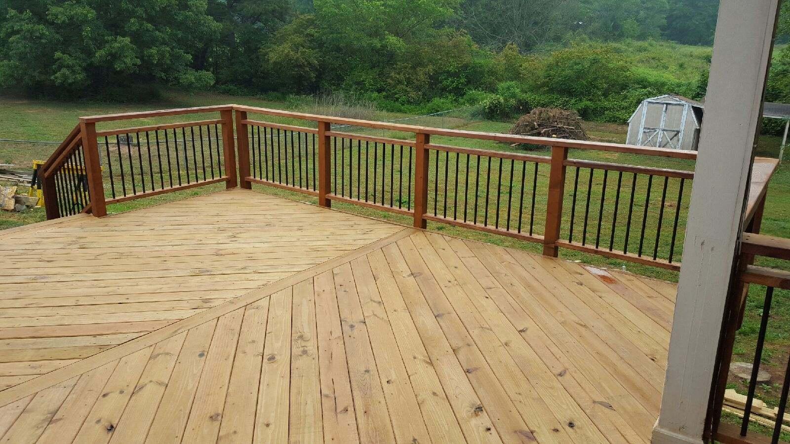 Deck build with cedar handrailing and aluminum balisters.