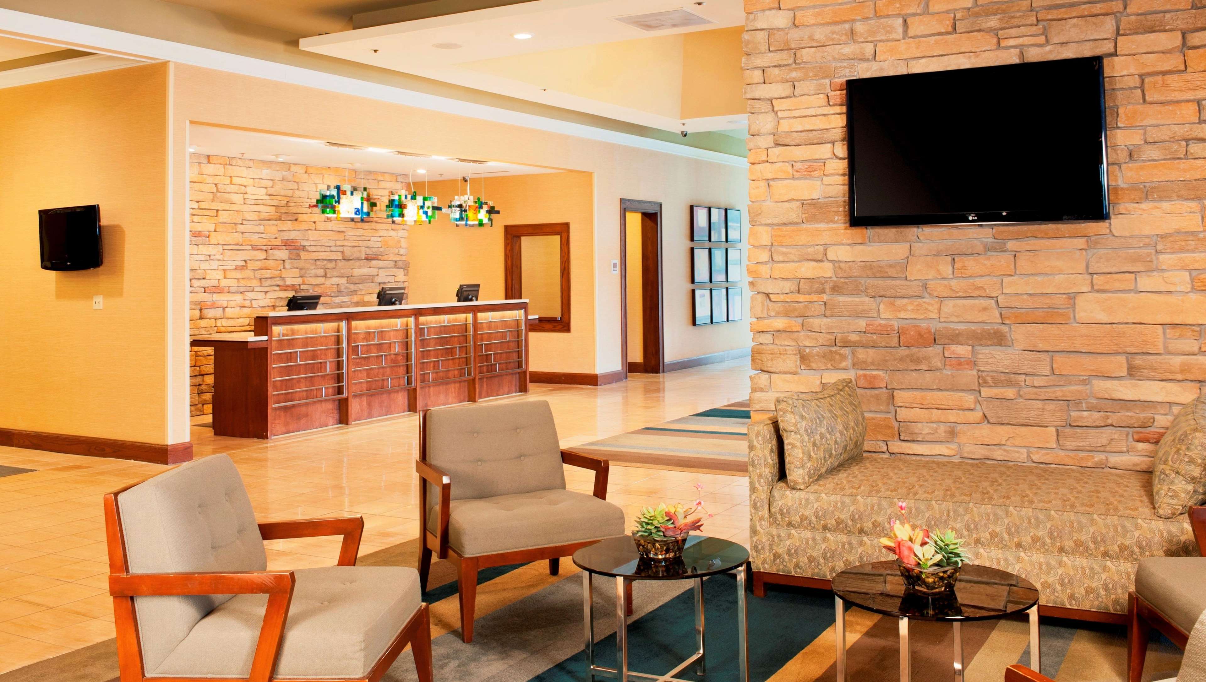 DoubleTree by Hilton Hotel Collinsville - St. Louis Photo