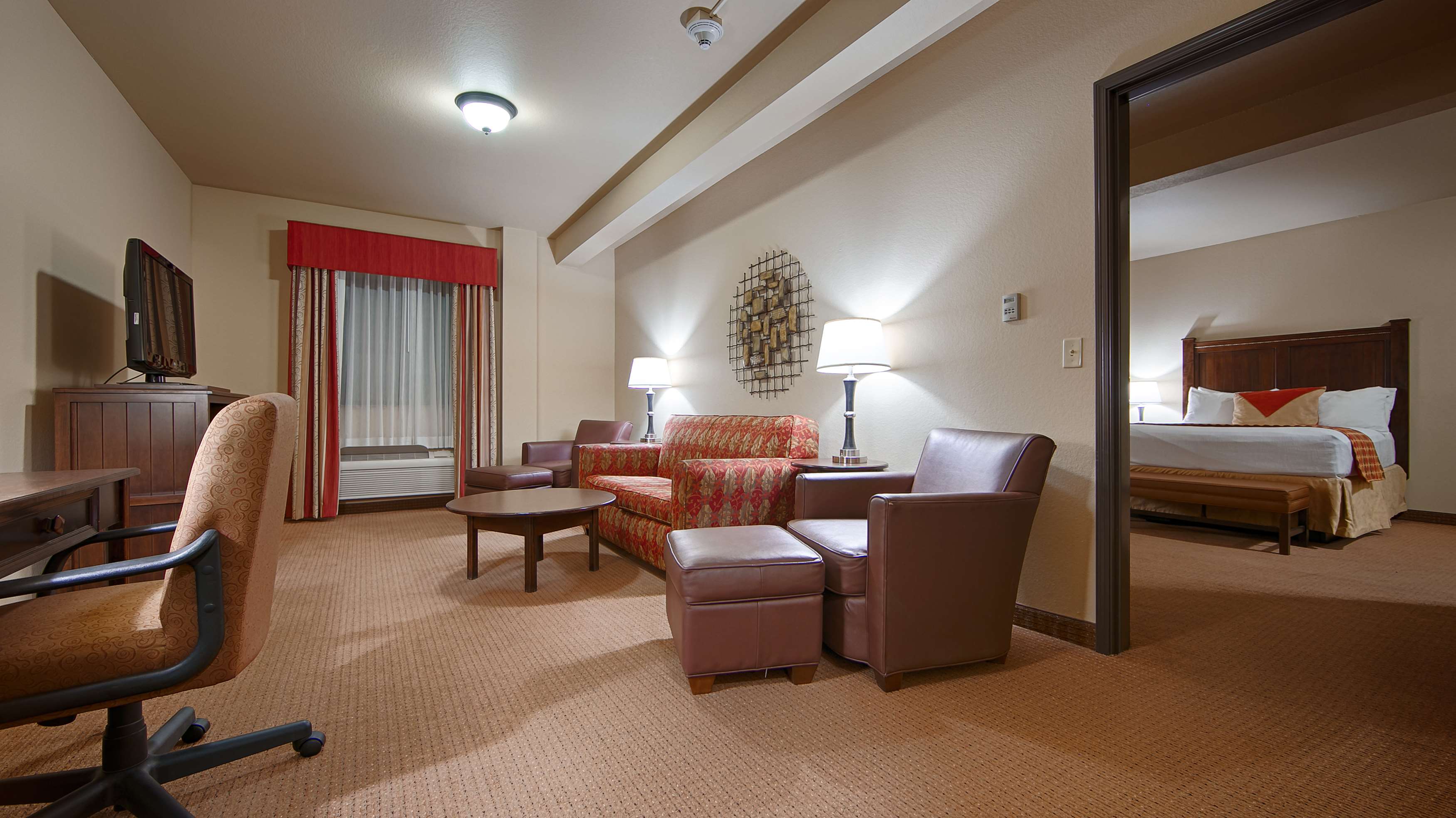 Best Western Plus Cimarron Hotel & Suites Photo