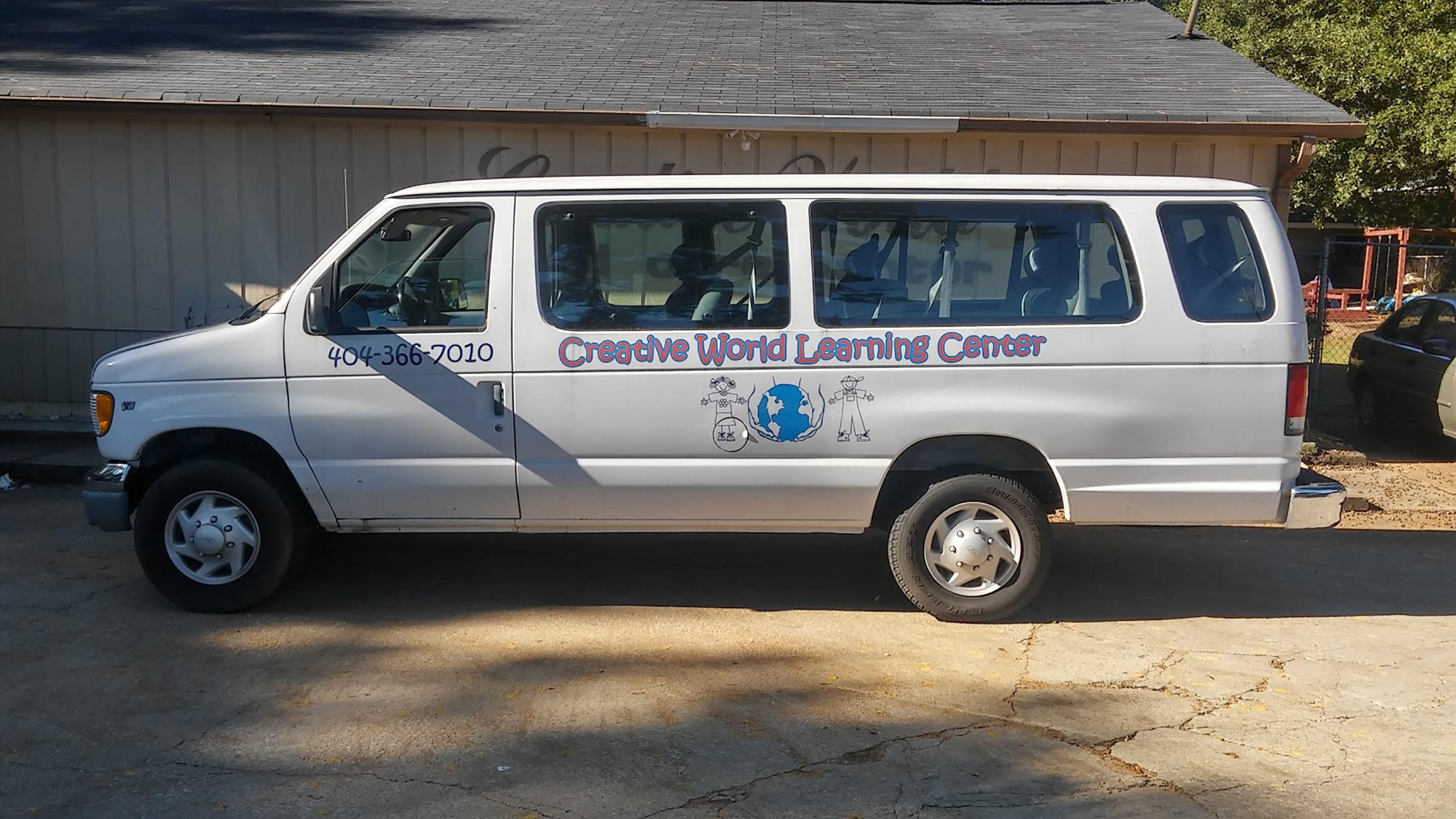 Creative World Learning Center Logo