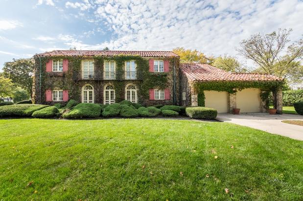 Images Real Estate Agent Sharon Lynch - C21 Elm