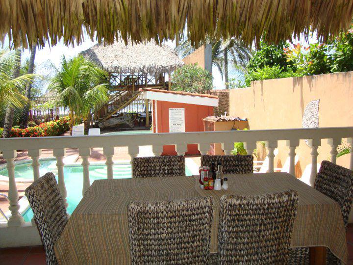 Tropical Surf Lodge Hotel