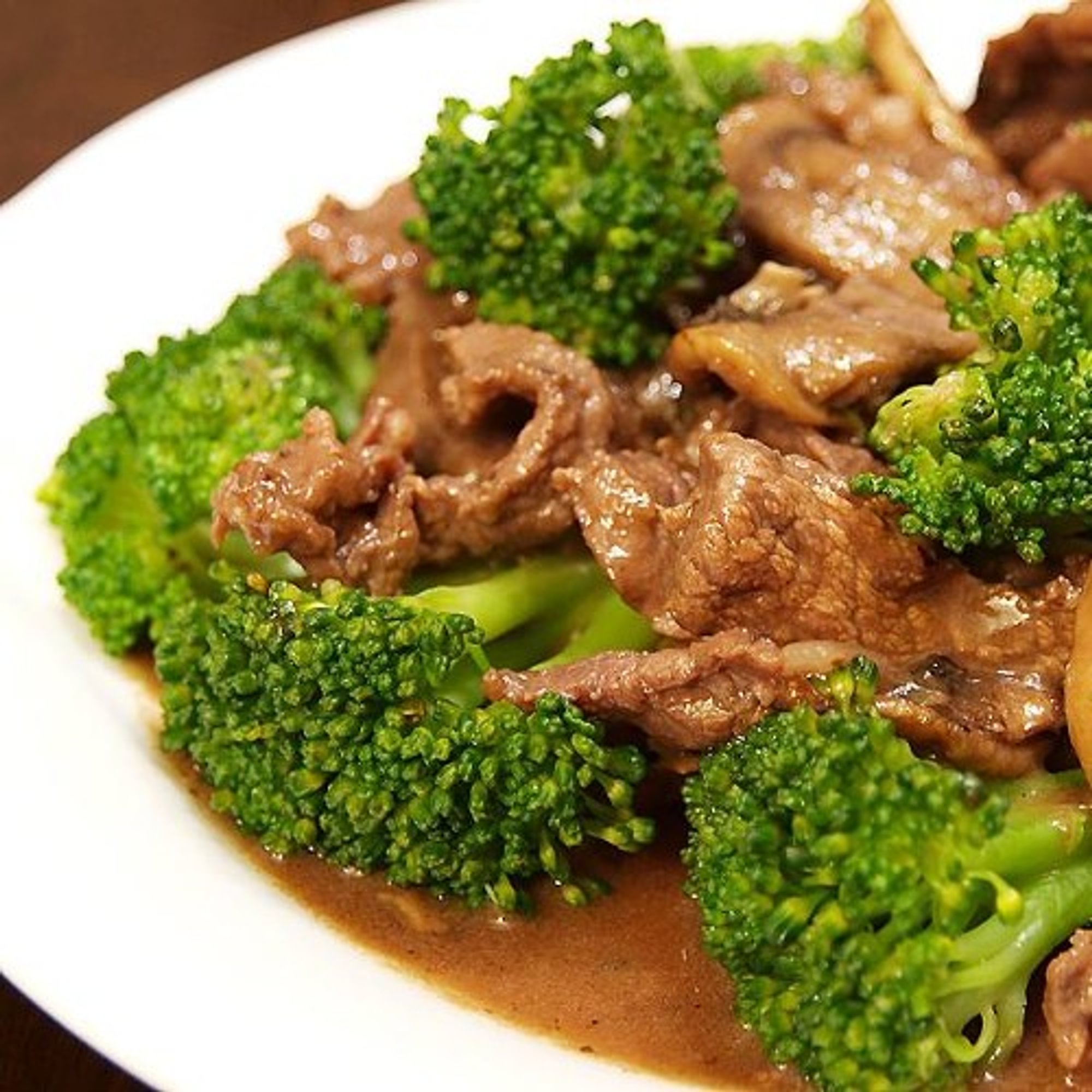 Hủ Tiếu Xào Bò Broccoli / Stir Fried Rice Noodle with Beef & Broccoli