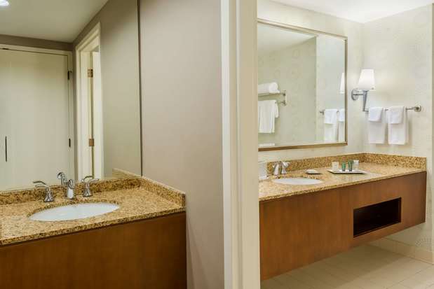 Images Hilton Indianapolis Hotel & Suites