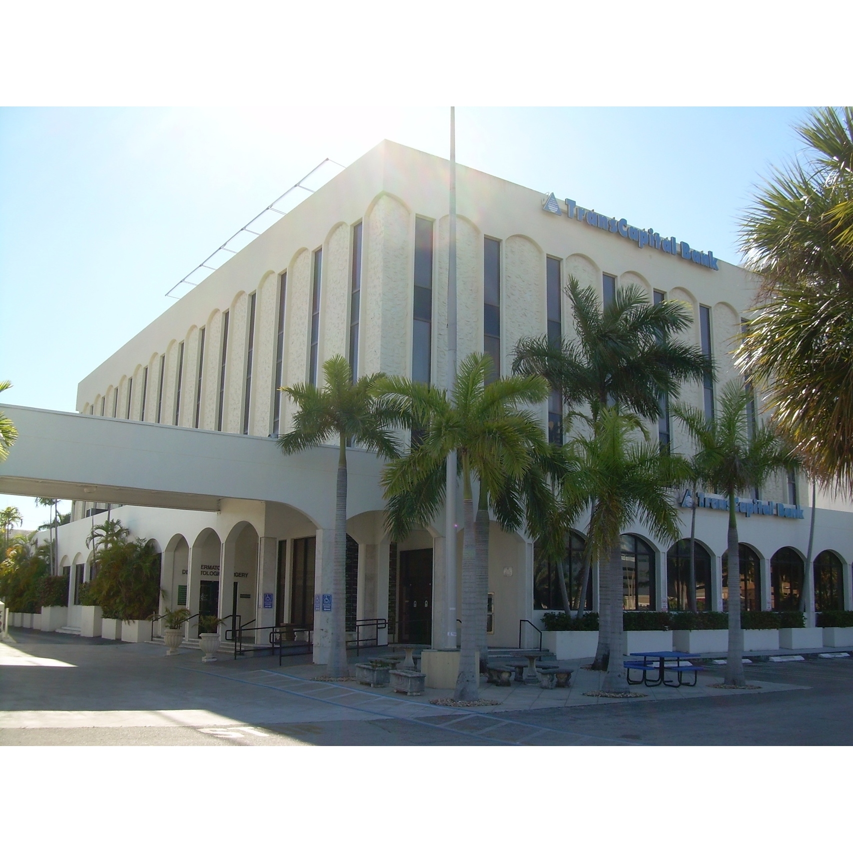 Linda Rabah Face &amp; BodyWorks Logo