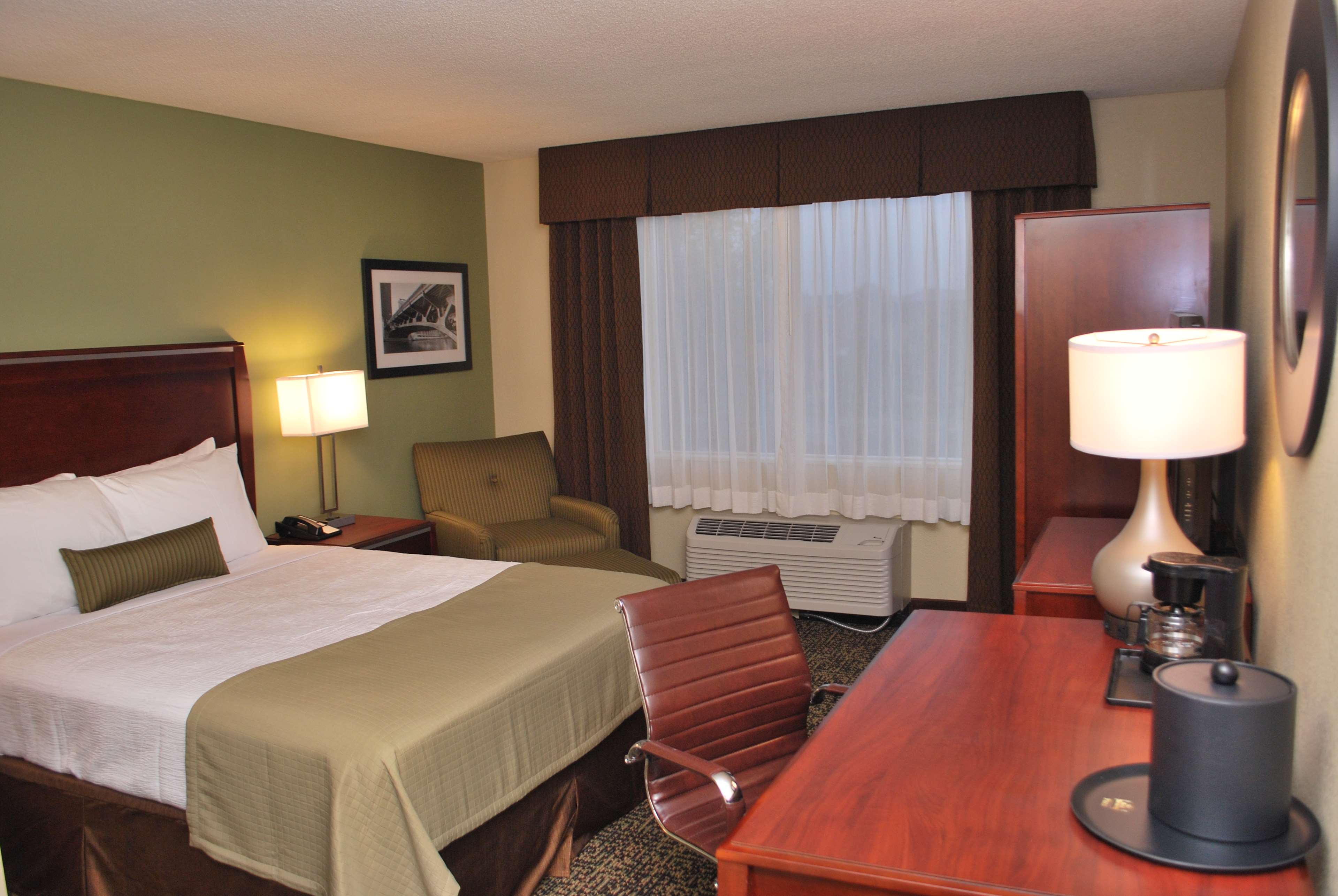 Best Western Plus Glenview-Chicagoland Inn & Suites Photo