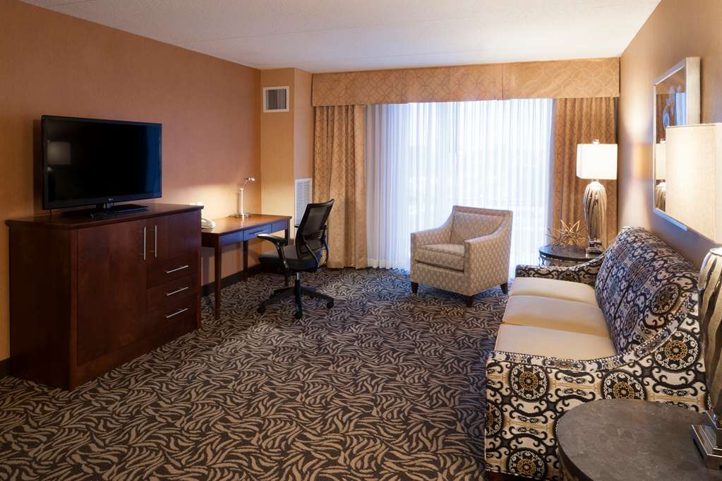 DoubleTree by Hilton Hotel Bay City - Riverfront Image