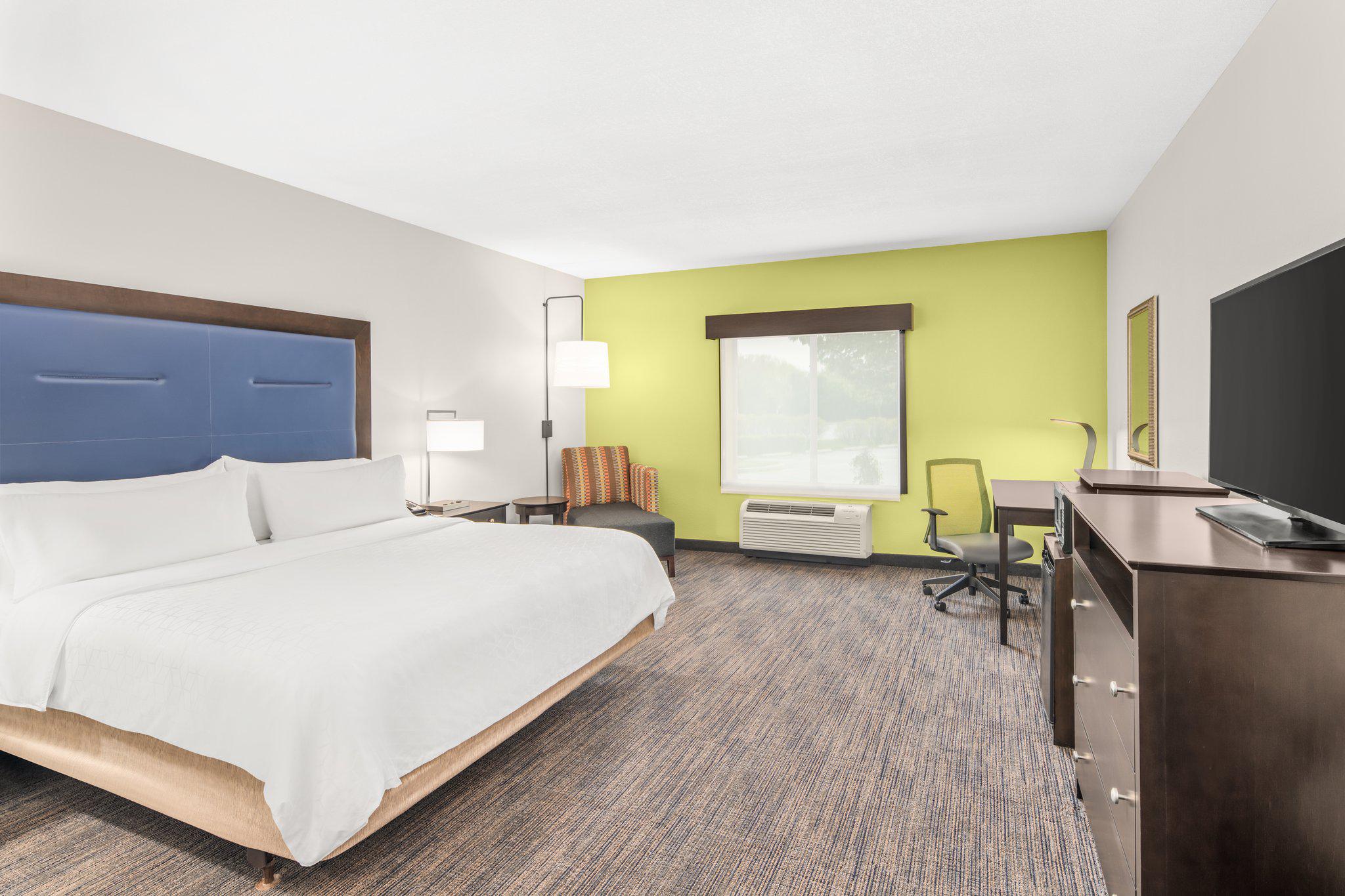 Holiday Inn Express & Suites Wilmington-Newark Photo