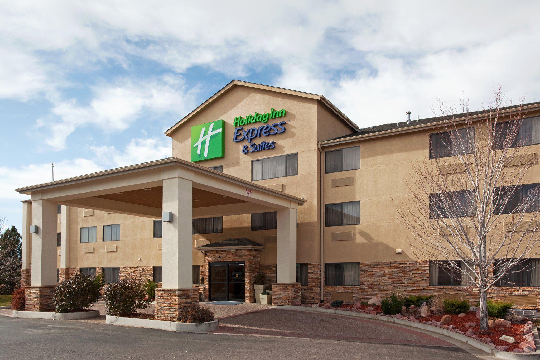 Holiday Inn Express & Suites Colorado Springs North Photo