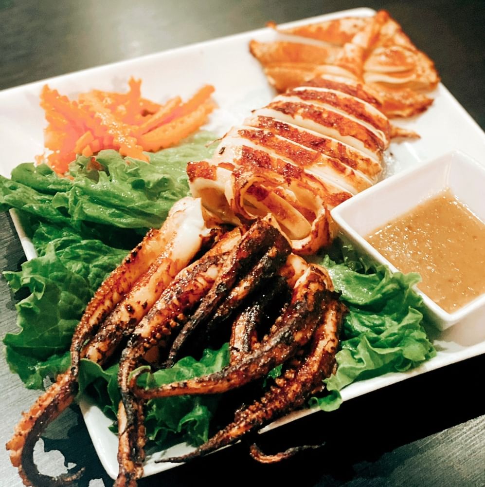 Muc Ong Chua Cay (Whole Grilled Squid)