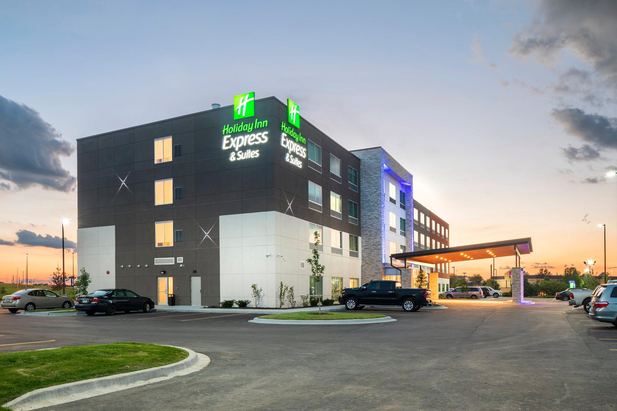 Holiday Inn Express & Suites Bourbonnais East - Bradley Photo