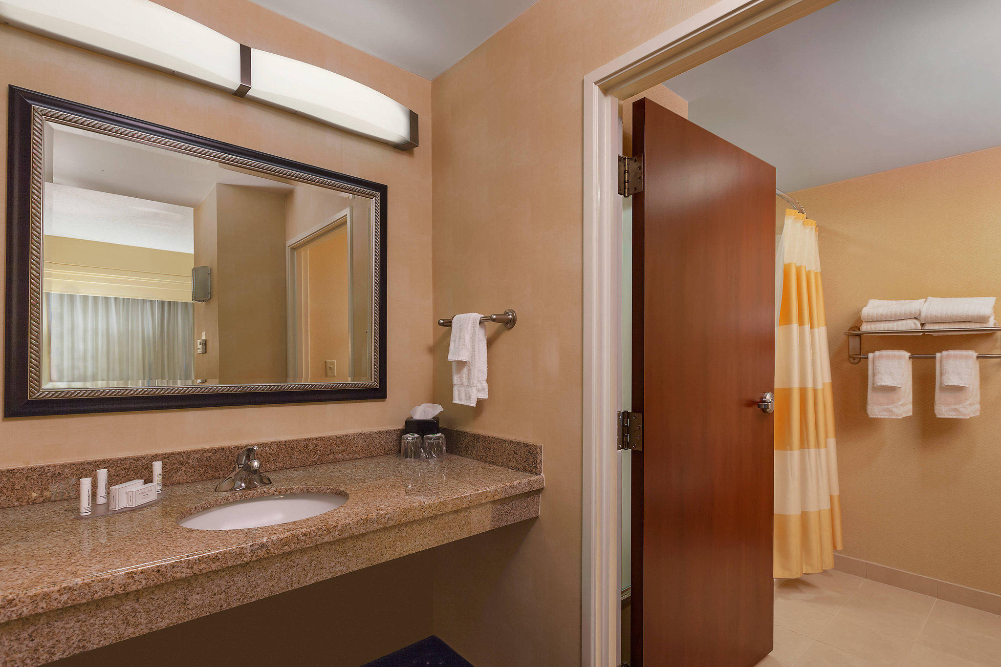 Courtyard by Marriott Harrisburg Hershey Photo