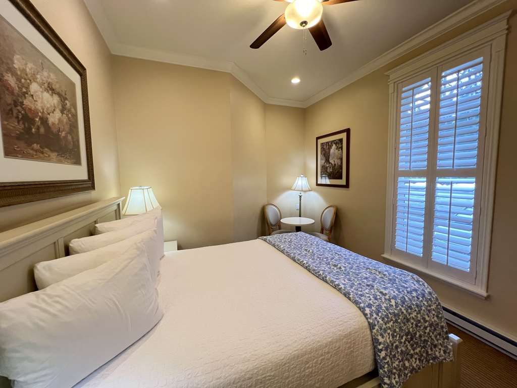Best Western Grandma's Feather Bed Image
