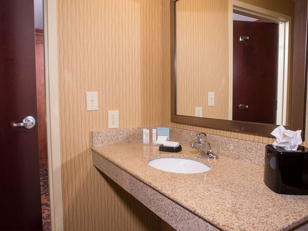 Hampton Inn & Suites Woodstock, VA Image