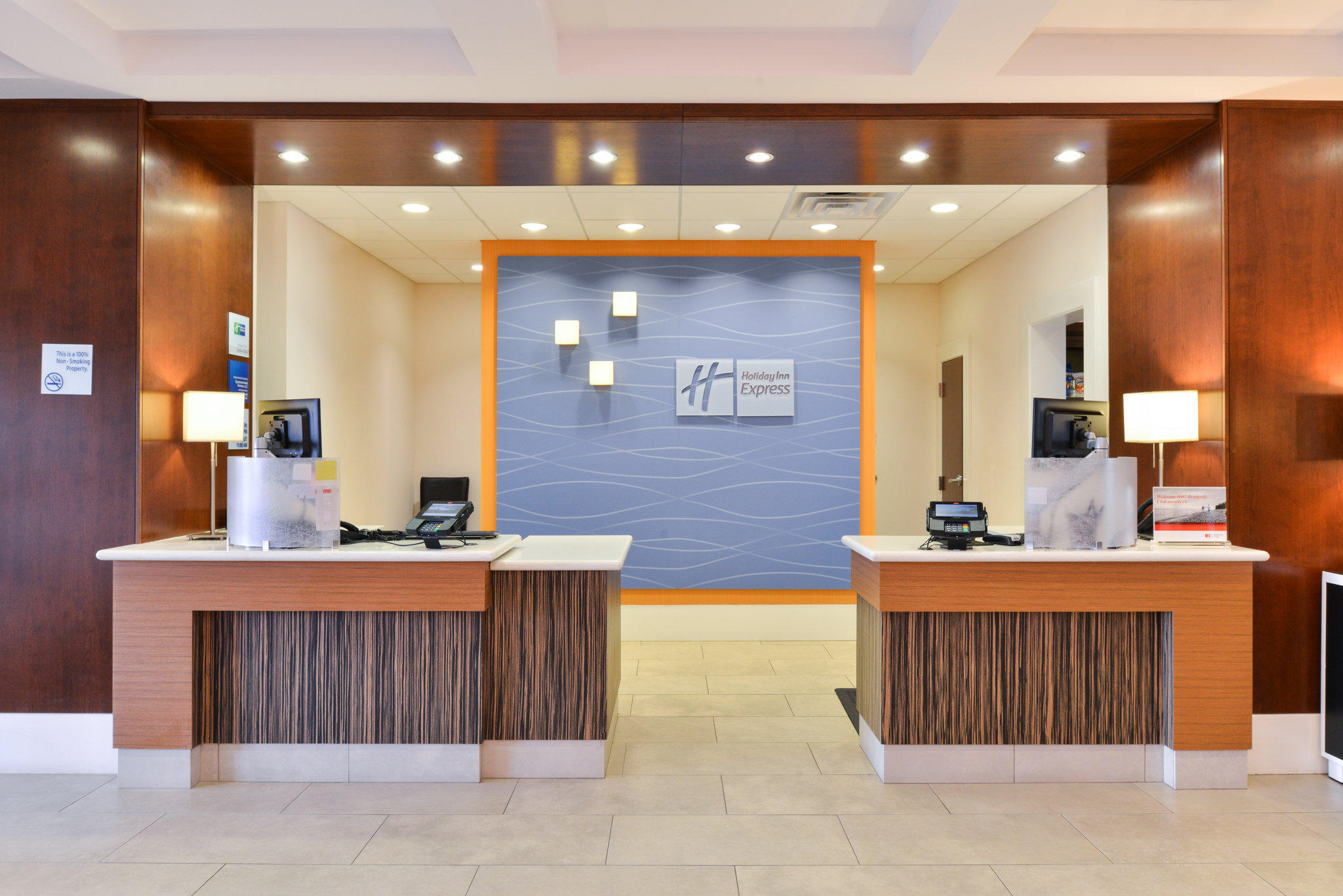 Holiday Inn Express & Suites Terre Haute Photo